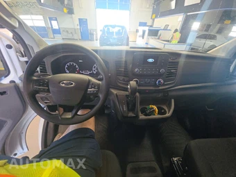 2025 Ford Transit 250 Cargo Van Low Roof 130.0" WB - miniatura 11