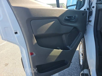 2025 Ford Transit 250 Cargo Van Low Roof 130.0" WB - miniatura 9