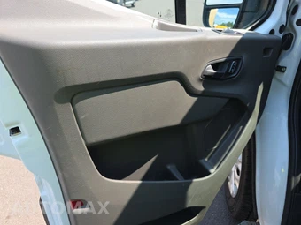 2025 Ford Transit 250 Cargo Van Low Roof 130.0" WB - miniatura 9