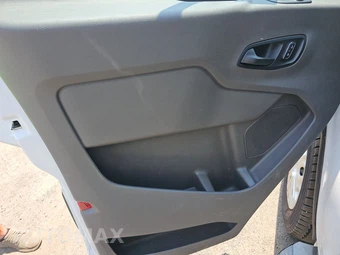 2025 Ford Transit 250 Cargo Van Low Roof 130.0" WB - miniatura 9