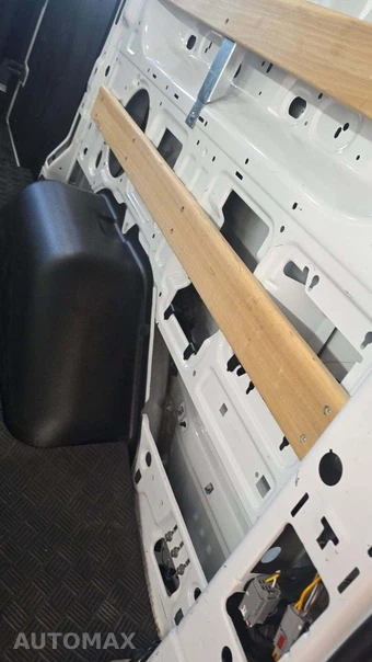 2025 Ford Transit 250 Cargo Van Low Roof 130.0" WB - miniatura 19