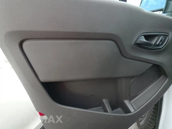 2025 Ford Transit 250 Cargo Van Low Roof 130.0" WB - miniatura 9