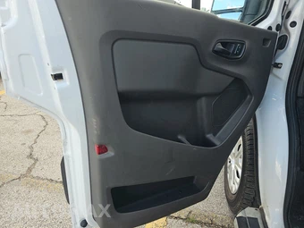2025 Ford Transit 250 Cargo Van Low Roof 130.0" WB - miniatura 9