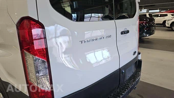 2025 Ford Transit 250 Cargo Van Low Roof 130.0" WB - miniatura 5