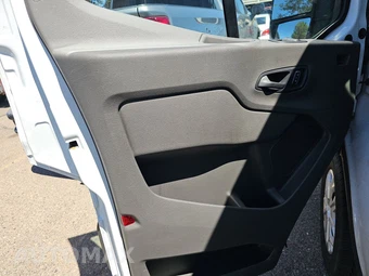 2025 Ford Transit 250 Cargo Van Low Roof 130.0" WB - miniatura 9