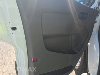 2025 Ford Transit 250 Cargo Van Low Roof 130.0" WB - miniatura 9