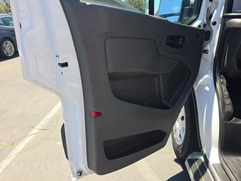 2025 Ford Transit 250 Cargo Van Low Roof 130.0" WB - miniatura 9