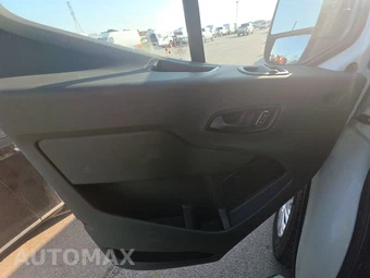 2025 Ford Transit 250 Cargo Van Low Roof 130.0" WB - miniatura 9