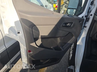 2025 Ford Transit 250 Cargo Van Low Roof 130.0" WB - miniatura 9