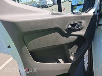 2025 Ford Transit 250 Cargo Van Low Roof 130.0" WB - miniatura 9