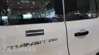 2025 Ford Transit 250 Cargo Van Low Roof 130.0" WB - miniatura 22