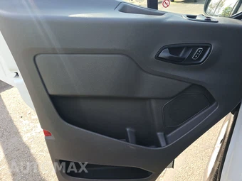 2025 Ford Transit 250 Cargo Van Low Roof 130.0" WB - miniatura 9