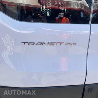 2025 Ford Transit 250 Cargo Van Low Roof 130.0" WB - miniatura 12