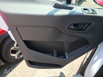 2025 Ford Transit 250 Cargo Van Low Roof 130.0" WB - miniatura 9