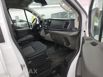 2025 Ford Transit 250 Cargo Van Low Roof 130.0" WB - miniatura 8
