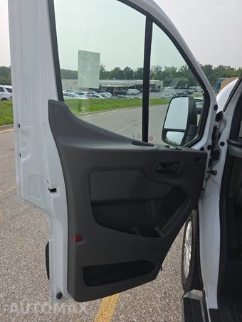 2025 Ford Transit 250 Cargo Van Low Roof 130.0" WB - miniatura 9
