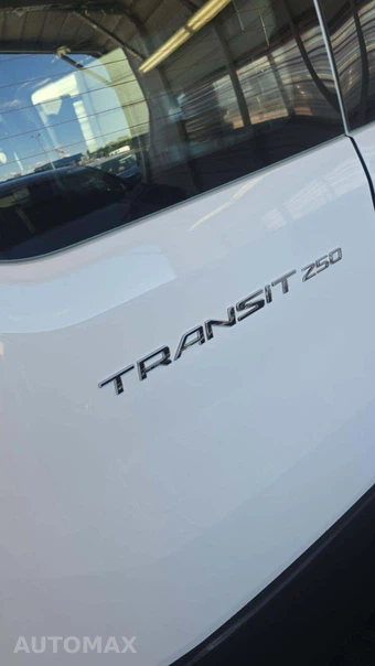 2025 Ford Transit 250 Cargo Van Low Roof 130.0" WB - miniatura 26