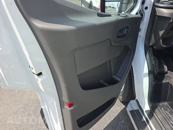 2025 Ford Transit 250 Cargo Van Low Roof 130.0" WB - miniatura 9