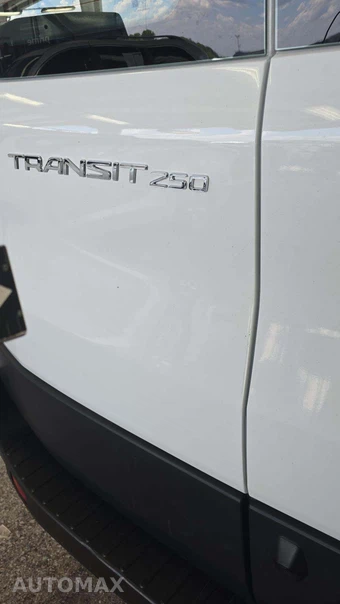 2025 Ford Transit 250 Cargo Van Low Roof 130.0" WB - miniatura 21