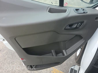 2025 Ford Transit 250 Cargo Van Low Roof 130.0" WB - miniatura 9