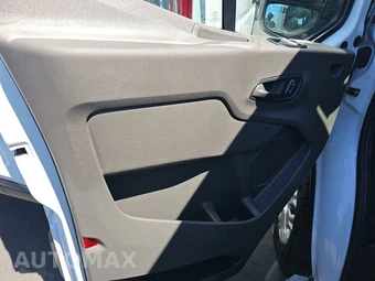 2025 Ford Transit 250 Cargo Van Low Roof 130.0" WB - miniatura 9