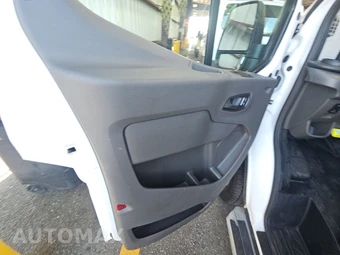 2025 Ford Transit 250 Cargo Van Low Roof 130.0" WB - miniatura 9