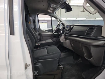 2025 Ford Transit 250 Cargo Van Low Roof 130.0" WB - miniatura 8