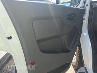 2025 Ford Transit 250 Cargo Van Low Roof 130.0" WB - miniatura 9
