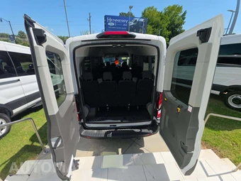 2025 Ford Transit Passenger Van XL Medium Roof 148.0" WB - miniatura 13