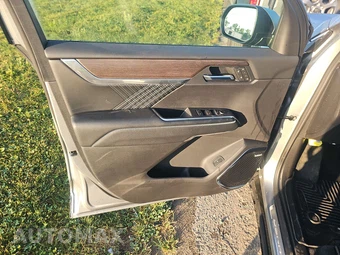 2025 GMC Acadia Denali 5SB - miniatura 15