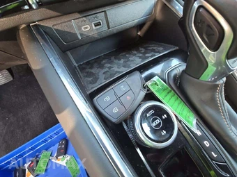 2025 GMC Canyon AT4 Crew Cab Medium Bed 4SG - miniatura 8