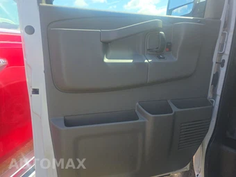 2025 GMC Savana 2500 Cargo Van 1WT 135.0" WB - miniatura 9