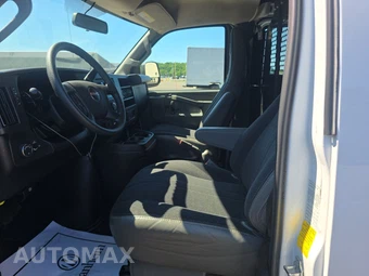 2025 GMC Savana 2500 Cargo Van 1WT 135.0" WB - miniatura 7