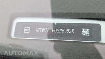 2025 GMC Savana 2500 Cargo Van 1WT 135.0" WB - miniatura 17