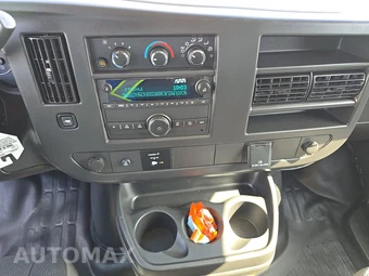 2025 GMC Savana 2500 Cargo Van 1WT 135.0" WB - miniatura 11