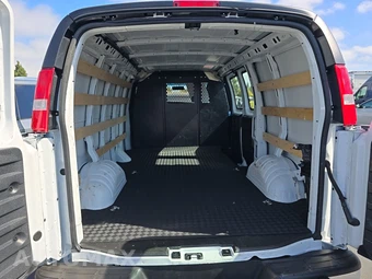2025 GMC Savana 2500 Cargo Van 1WT 135.0" WB - miniatura 15