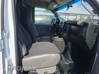 2025 GMC Savana 2500 Cargo Van 1WT 135.0" WB - miniatura 8