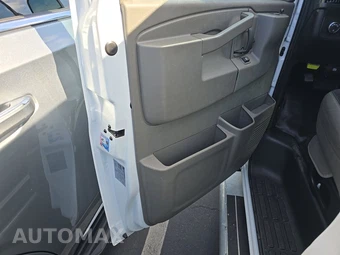 2025 GMC Savana 2500 Cargo Van 1WT 135.0" WB - miniatura 9