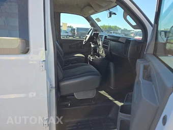 2025 GMC Savana 2500 Cargo Van 1WT 135.0" WB - miniatura 8