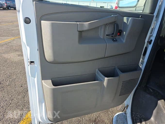 2025 GMC Savana 2500 Cargo Van 1WT 135.0" WB - miniatura 9