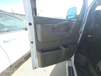 2025 GMC Savana 2500 Cargo Van 1WT 135.0" WB - miniatura 9
