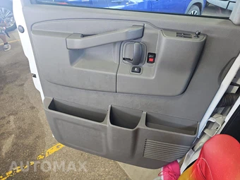 2025 GMC Savana 2500 Cargo Van 1WT 135.0" WB - miniatura 9