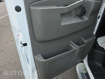 2025 GMC Savana 2500 Cargo Van 1WT 135.0" WB - miniatura 9