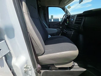 2025 GMC Savana 2500 Cargo Van 1WT 135.0" WB - miniatura 8