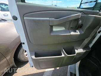 2025 GMC Savana 2500 Cargo Van 1WT 135.0" WB - miniatura 9