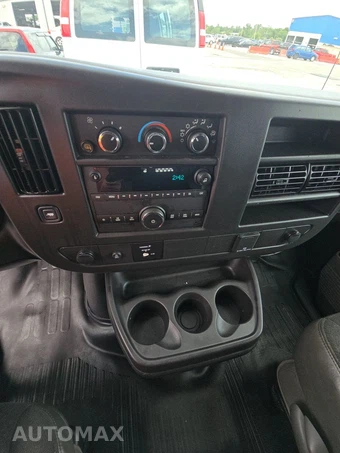 2025 GMC Savana 2500 Cargo Van 1WT 135.0" WB - miniatura 11