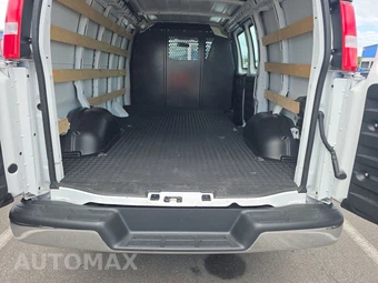 2025 GMC Savana 2500 Cargo Van 1WT 135.0" WB - miniatura 17