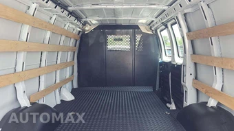 2025 GMC Savana 2500 Cargo Van 1WT 135.0" WB - miniatura 16