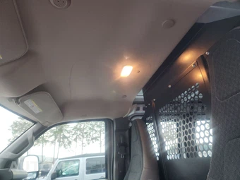 2025 GMC Savana 2500 Cargo Van 1WT 135.0" WB - miniatura 18