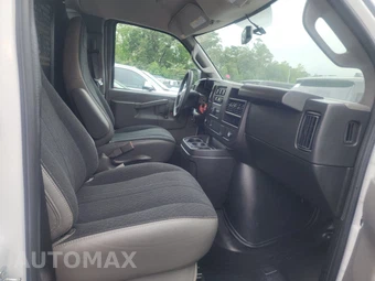 2025 GMC Savana 2500 Cargo Van 1WT 135.0" WB - miniatura 8